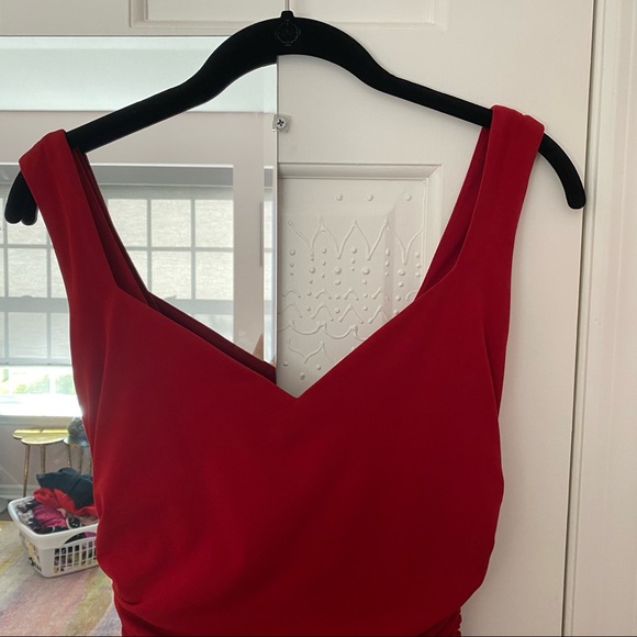 Gorgeous sexy red Laundry by Shelli Segal gown, stretchy and ruched, prom dress - Picture 3 of 5